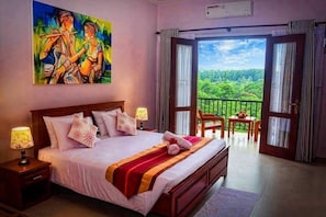 Seprai premium, busa memori, minibar, dan brankas