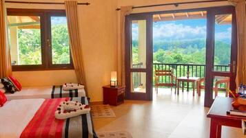 Perhehuone, vuoristonäköala | Ylelliset vuodevaatteet, memory foam -patjalliset sängyt, minibaari