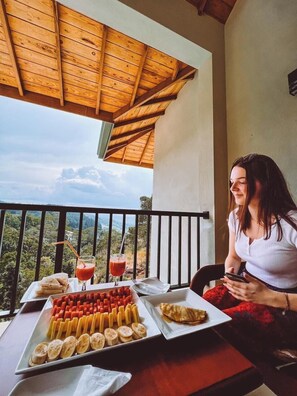 Free daily continental breakfast