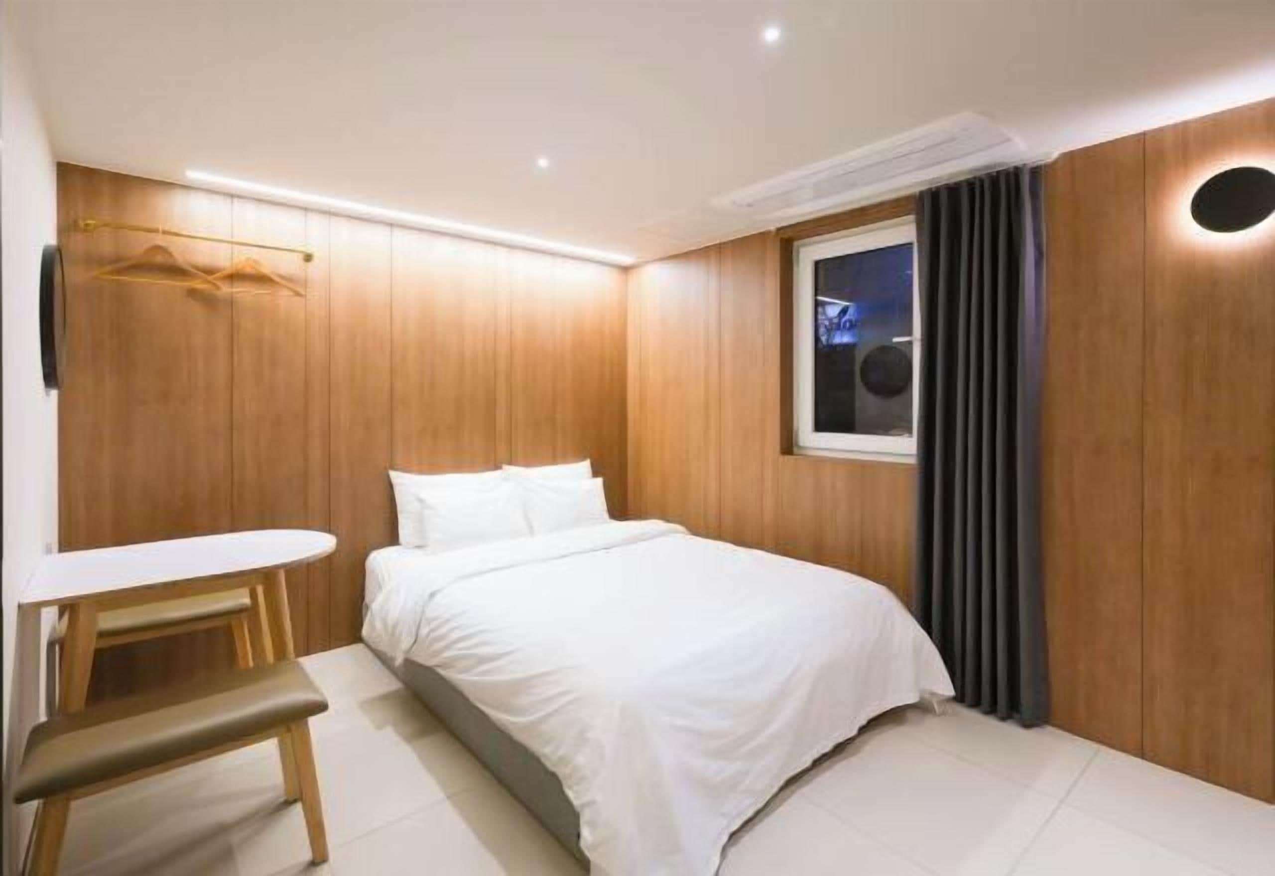 Hochwertige Bettwaren, Minibar, kostenloses WLAN, Bettwäsche