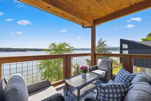 Property grounds - Someday Cottage, Luxury Lakefront Views for 6 withPool & Billiards! (Dandridge)