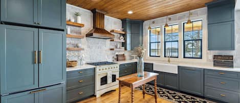 Geladeira, fogão, cooktop, lava-louças