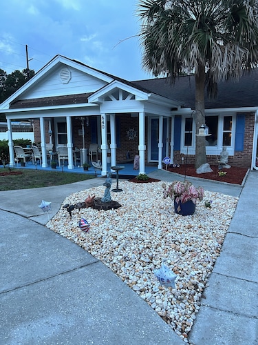 Save money, one mile from the beach! Ok to smoke outside.