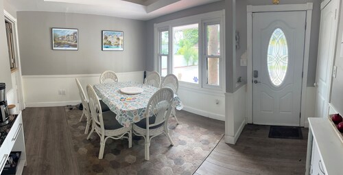 Oceanfront too cold? Save money, one mile from the beach! Ok to smoke outside.