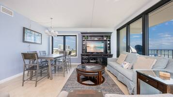 Condo, 3 Bedrooms | Living area