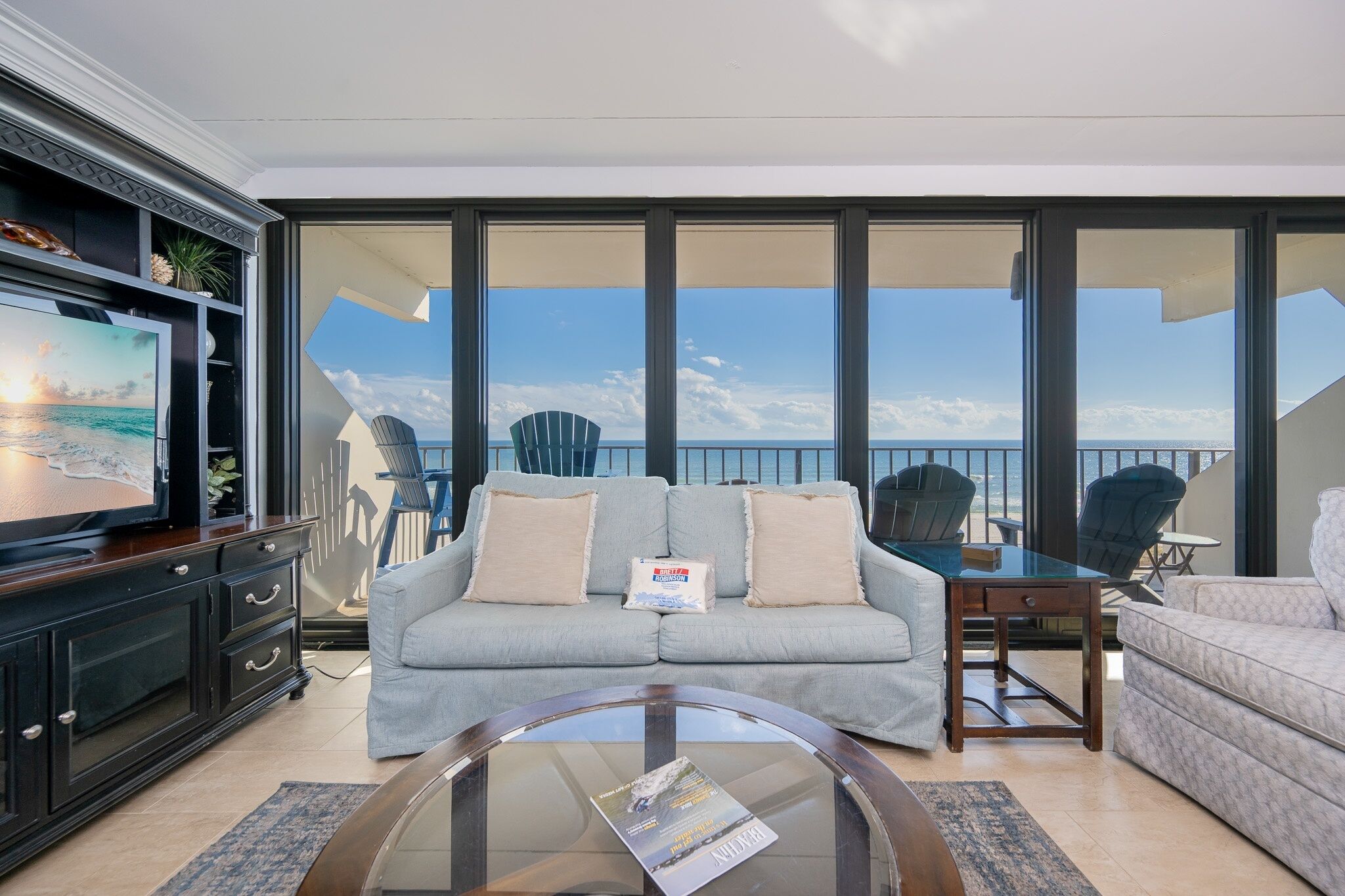 コンドミニアム 3 ベッドルーム | リビング エリア