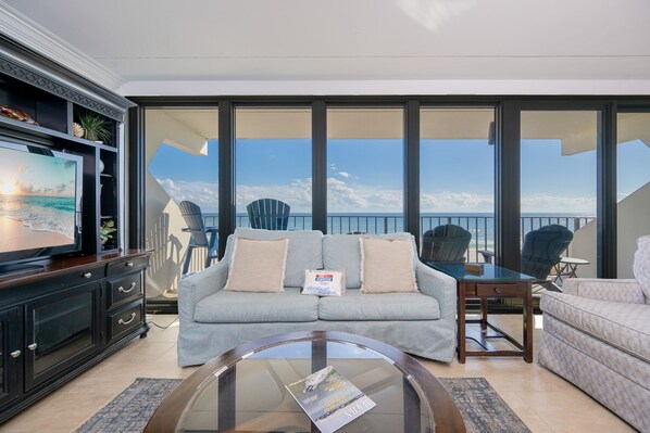 Condo, 3 chambres | Aire de séjour