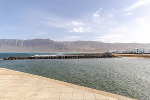 Beach nearby - Roque del Oeste, 2A, next to the sea (Caleta de Famara)