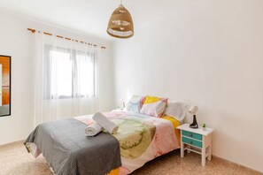 2 habitaciones, tabla de planchar con plancha, wifi y ropa de cama 