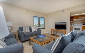 Condo, 3 Bedrooms | Living area