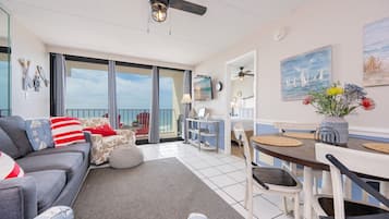 Condo, 2 quartos | Área de estar