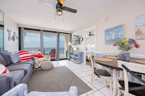 Condo, 2 Bedrooms | Living area