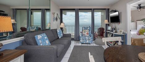 Condo, 2 Bedrooms | Living area