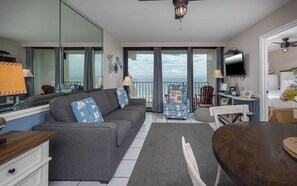 콘도, 침실 2개 | 거실 공간