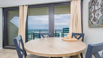 Condo, 2 Bedrooms | Dining