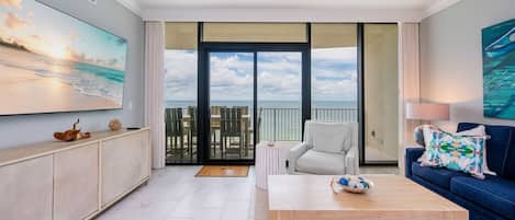 Condo, 3 Bedrooms | Living area