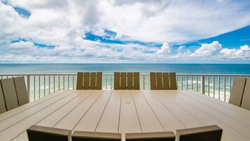 Condo, 3 Bedrooms | Tempat makan luar