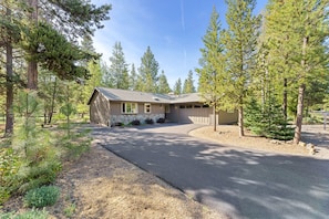 Exterior - 6 Dutchman 3 Bedroom Home (Bend)