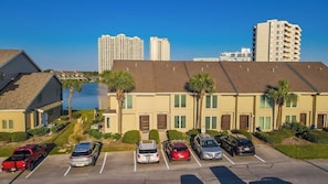 Condo, 2 quartos | Fachada