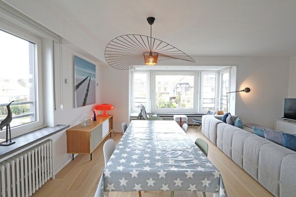 Apartment | Dining
