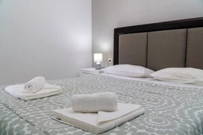 1 chambre, fer et planche à repasser, Wi-Fi, literie fournie