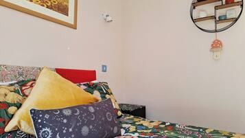 1 bedroom, travel crib, bed sheets