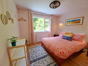 1 bedroom, travel cot, bed sheets