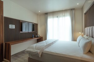 Classic Room | Desk, laptop workspace, free WiFi