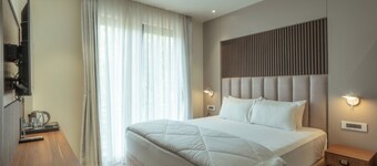 White House Royal Living