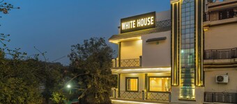 White House Royal Living