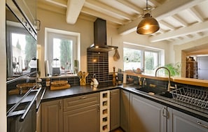 Micro-ondes, four, plaque de cuisson, lave-vaisselle