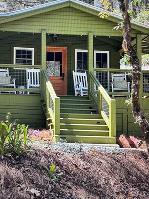 Exterior detail - Luxury Cottage in Cashiers Walk to Shops, Art, Dining, Coffee, The Village Green (Cashiers)