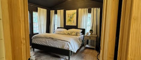 2 slaapkamers, een strijkplank/strijkijzer, gratis wifi, beddengoed