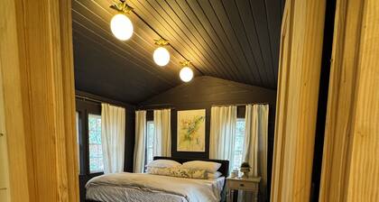 Luxury Designer Cottage in Walkable Downtown Cashiers