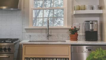 Mikrowelle, Ofen, Herdplatte, Geschirrspüler