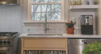 Luxury Designer Cottage in Walkable Downtown Cashiers