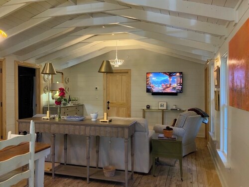 Luxury Cottage in Cashiers Walk to Shops, Art, Dining, Coffee, The Village Green