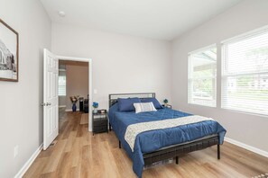 3 habitaciones, tabla de planchar con plancha, wifi y ropa de cama 