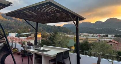 Boutique lodge with a terrace at the foot of the mountain