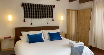Boutique lodge with a terrace at the foot of the mountain