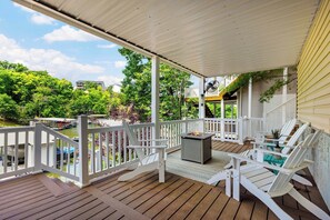Terrace/patio - Shore Thing - Lakefront for 12 (Lake Ozark)
