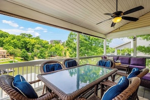 Outdoor dining - Shore Thing - Lakefront for 12 (Lake Ozark)
