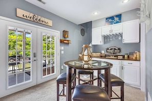 Dining - Shore Thing - Lakefront for 12 (Lake Ozark)