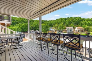 Outdoor dining - Shore Thing - Lakefront for 12 (Lake Ozark)