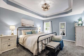 5 bedrooms, WiFi, bed sheets - Shore Thing - Lakefront for 12 (Lake Ozark)