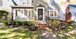 Exterior - Inviting 3BR/2.5BA Home. 1 Miles from Casino (Danville)