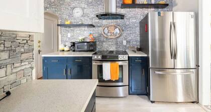 Inviting 3BR/2.5BA Home. 1 Miles from Casino