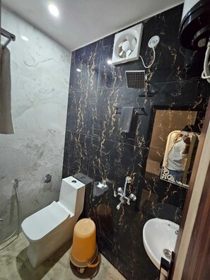 Bathroom - Hotel Ganpati Palace  (Varanasi)