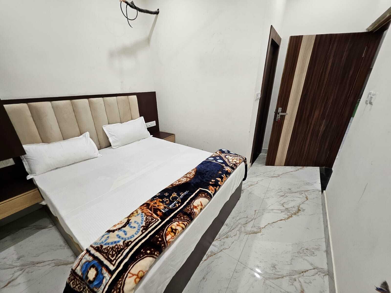 华丽双人房, 1 张特大床, 吸烟房 | 免费 WiFi