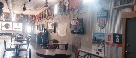 Lunch and dinner served